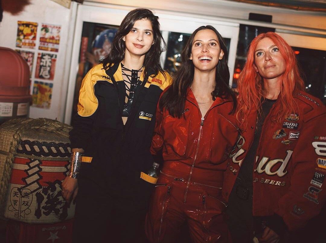 吴宣仪穿深v长裙,吴宣仪深v长裙