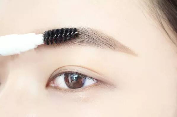 从眉毛看出疾病的征兆,小孩掉眉毛可能是大病预兆