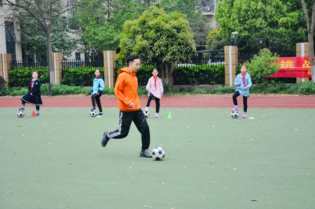 【丁兰风度】新教师展风采观课堂研方法