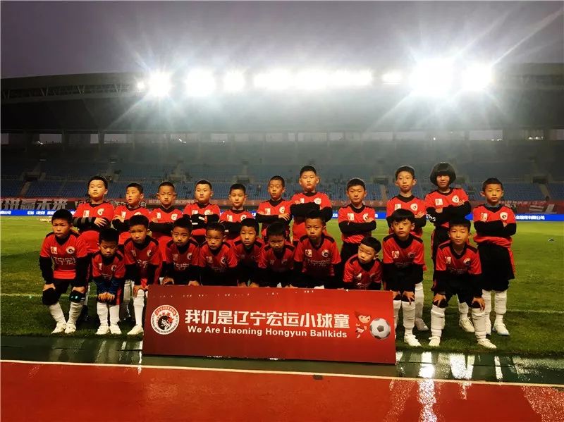 球员牵手球童,牵手球童名场面