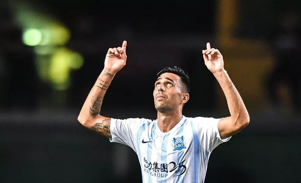 扎哈维戴“帽”力挽狂澜广州富力胜利足球更漂亮秒换U23?斯帅为胜利不惜一切代价