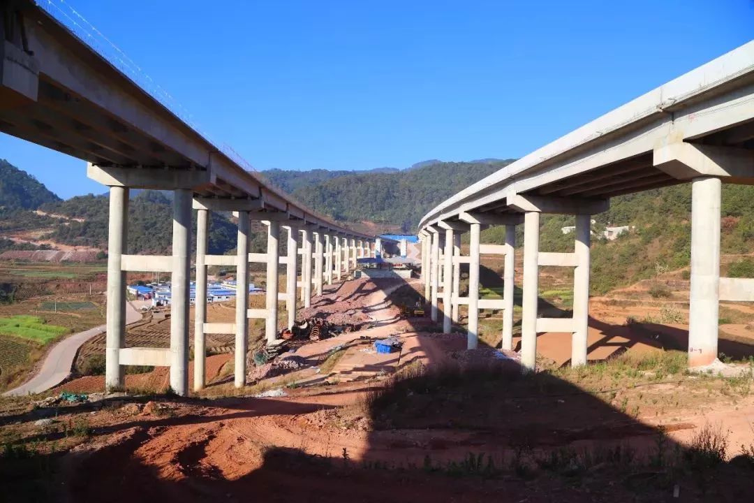 昆明到临沧可以走高速吗,临沧开车到昆明要多少个小时