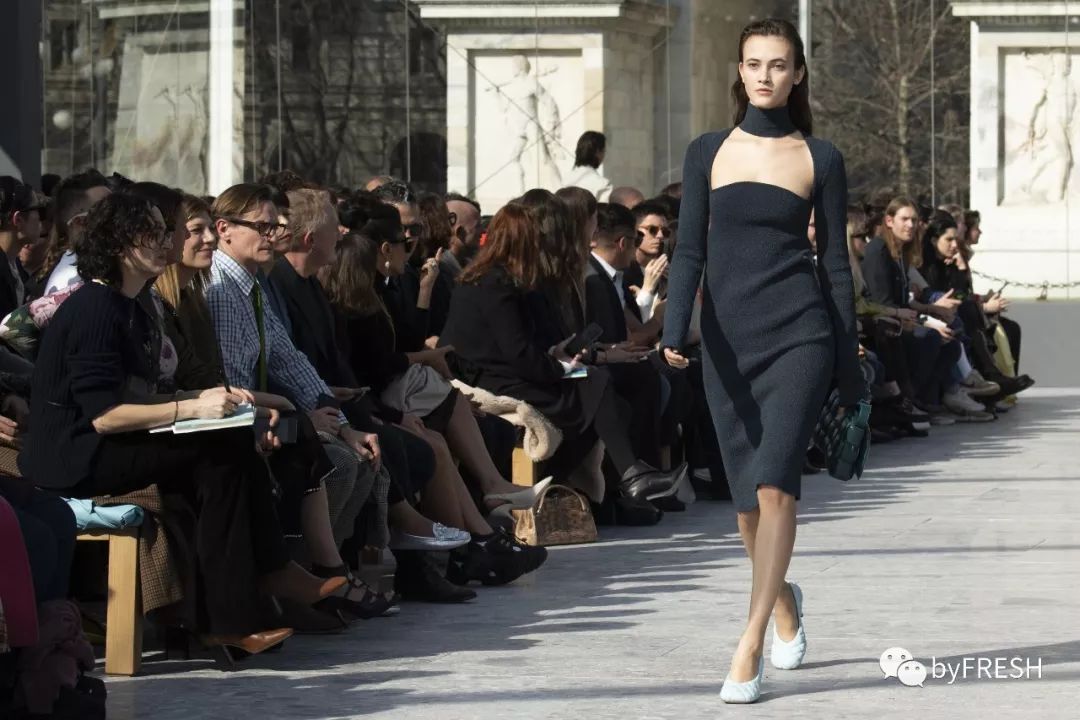 想成为一个富有的人,希望自己成为一个会赚钱的人