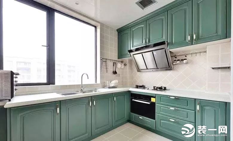 小姨家的美式风格装修太赞了，衣帽间衣柜定制真实用！