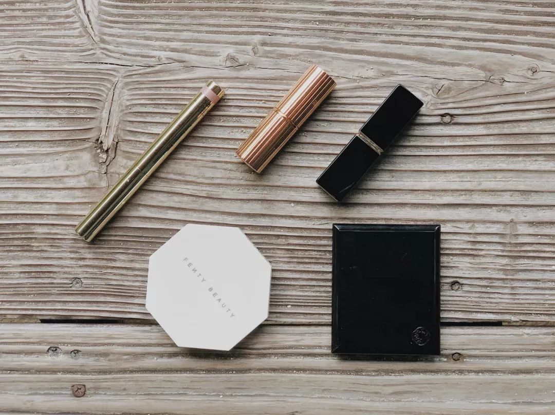 我们的海边outing：每个人的旅行箱里有什么？