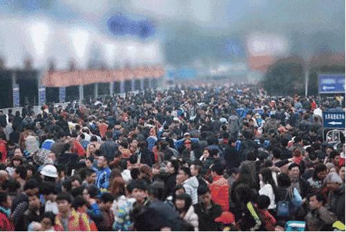 出门旅游坐飞机什么不能带,今年五一出行飞机和火车