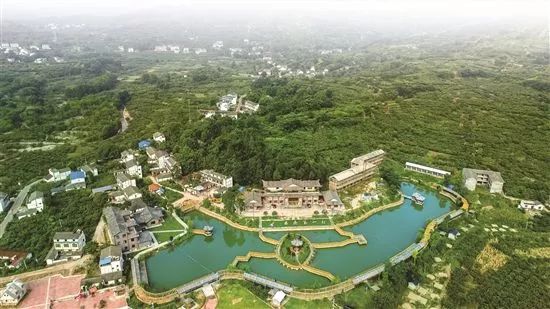 不必远行自有风景,不必远行在家度假