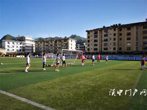 留坝县中学足球队员,留坝校园足球