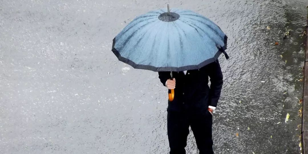 *裤内**都晒不干的梅雨季，江浙沪男人如何保持体面？丨基本款