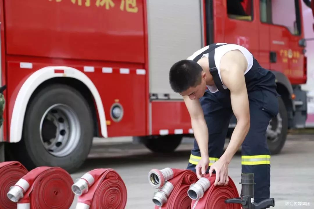 双手起满老茧的男孩,17岁男孩长了手上老茧