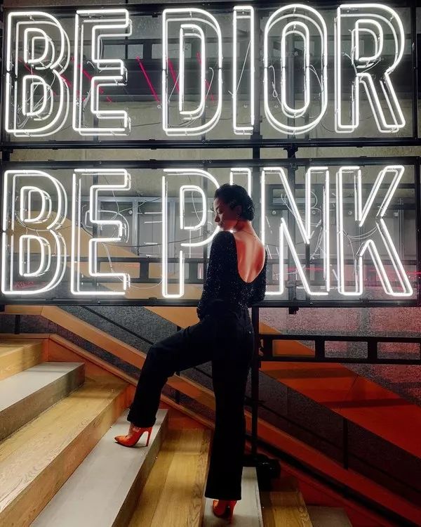 彩虹屁|会打碟的小姐姐最帅啦！日本潮女DJ的穿搭经请收下