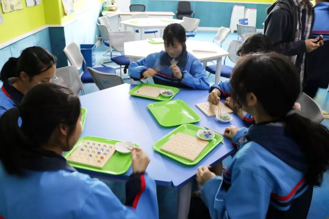 快乐体验快乐成长,快乐体验成长绘画二年级