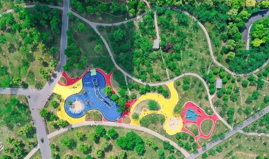 能踢足球打篮球的公园,绿轴足球公园