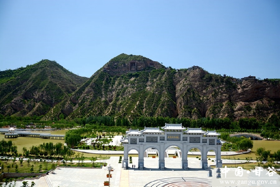 盛唐大像山,太白山雄伟壮观