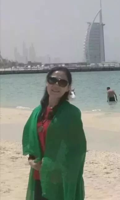 中国大妈旅游拍照标准动作视频,中国大妈拍照十大姿势