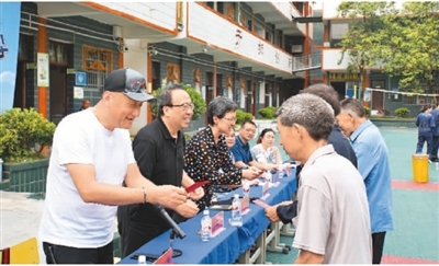让爱流淌在青山绿水间德国华商“一带一路”公益基金会走进贵州