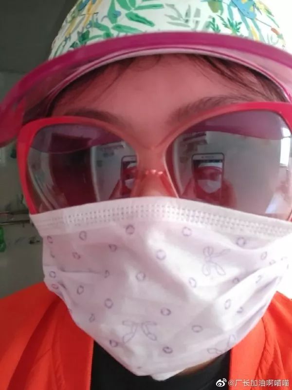 最近过半中国人都在噗噗噗呸呸，一开门，心里飘过一万头羊驼…