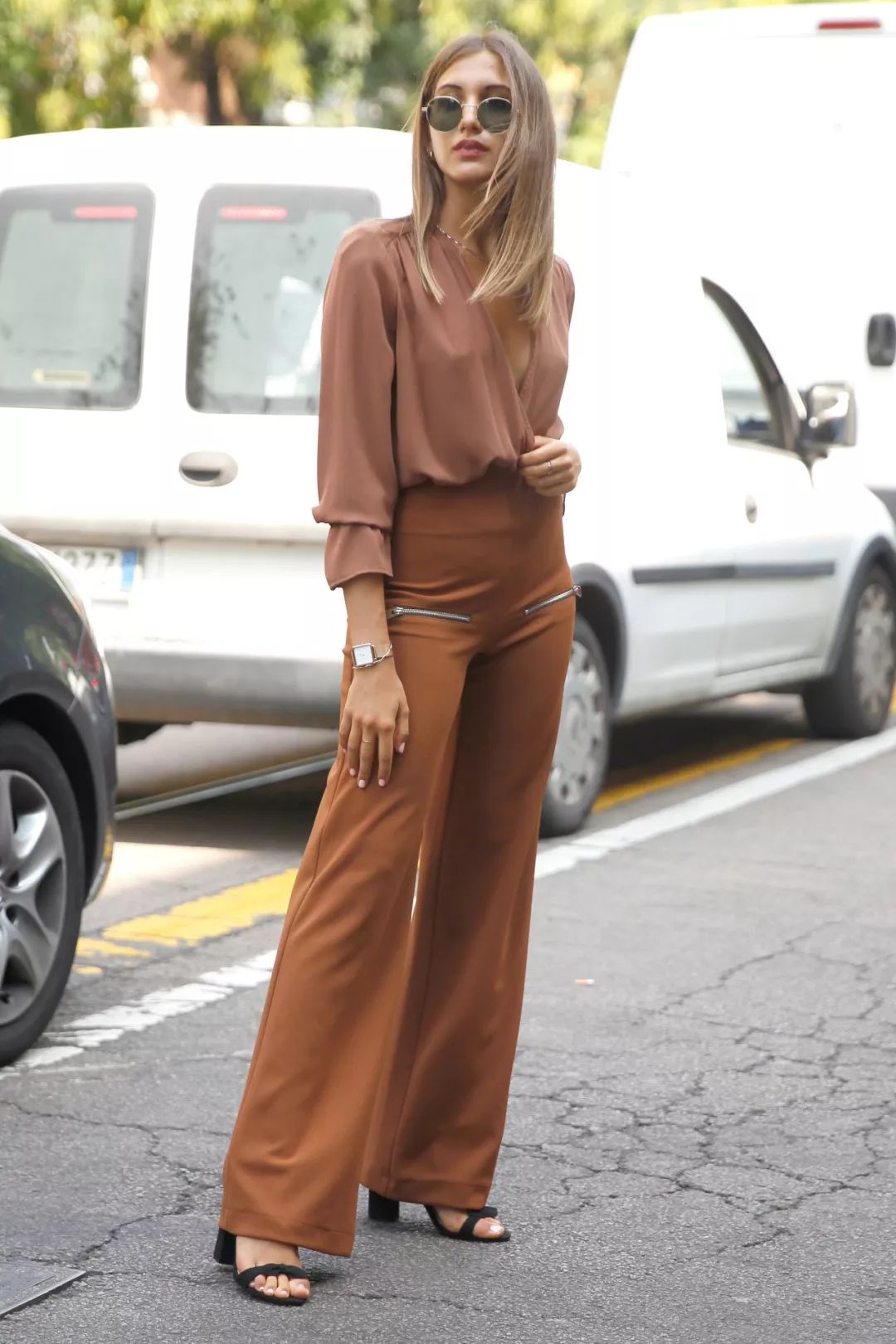 衬衫显瘦系法,衬衫最上面扣子太紧怎么办