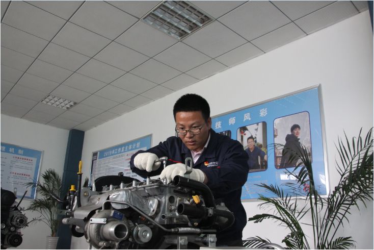 人物｜窦店这位为车“治病”的青年能手得到了区里的表彰