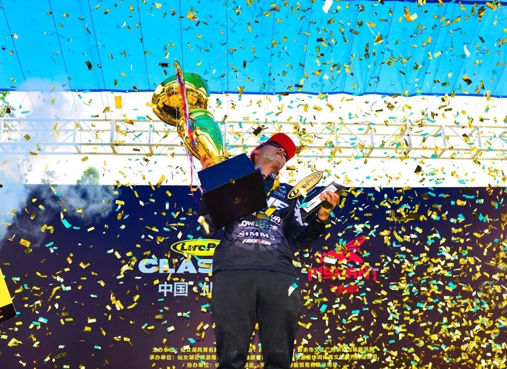 荣耀冠军夺冠,荣耀摘得年度盛典比赛