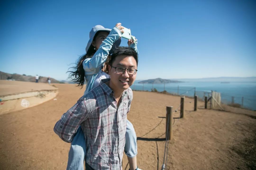 她地震中失去双腿,她在汶川地震失去双腿及女儿