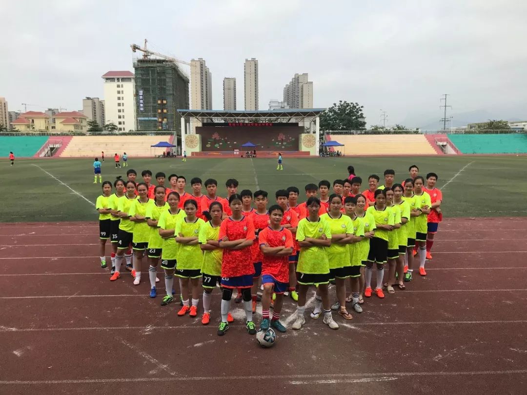 紧张激烈~贵港上演足球小子真人版！