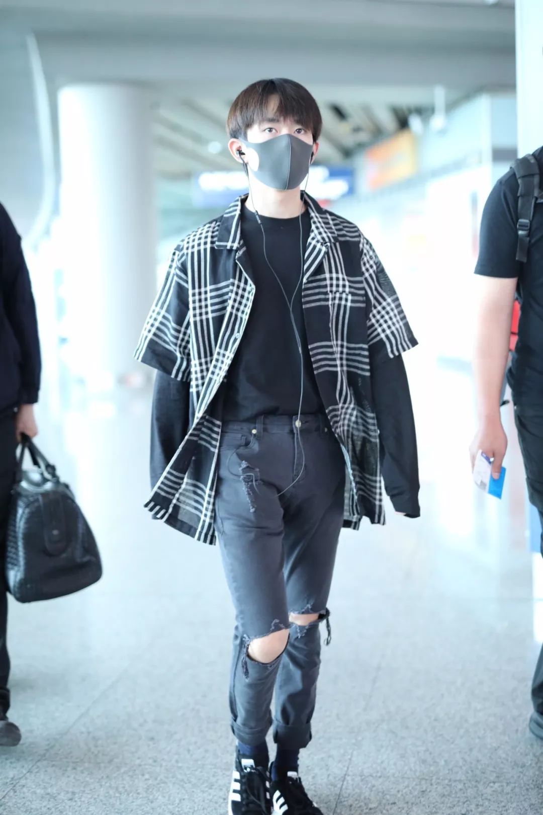 破洞裤什么时间开始流行的,破洞裤太破了怎么改