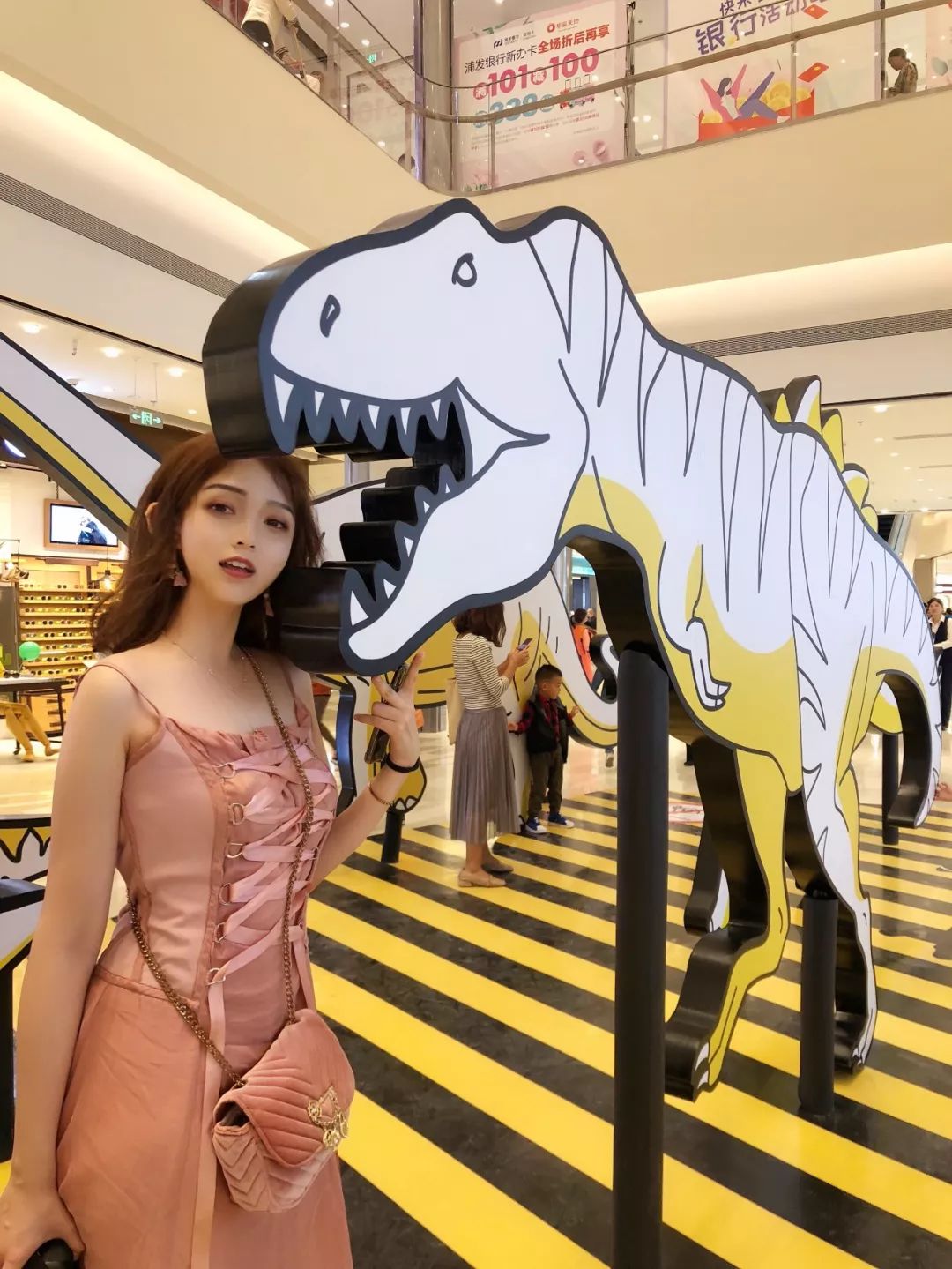 新店开业10w人围观,开业典礼1万人围观