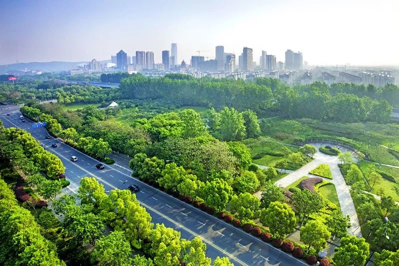 缘何这样一座小城能够大放异彩,为什么这个城市那么繁华