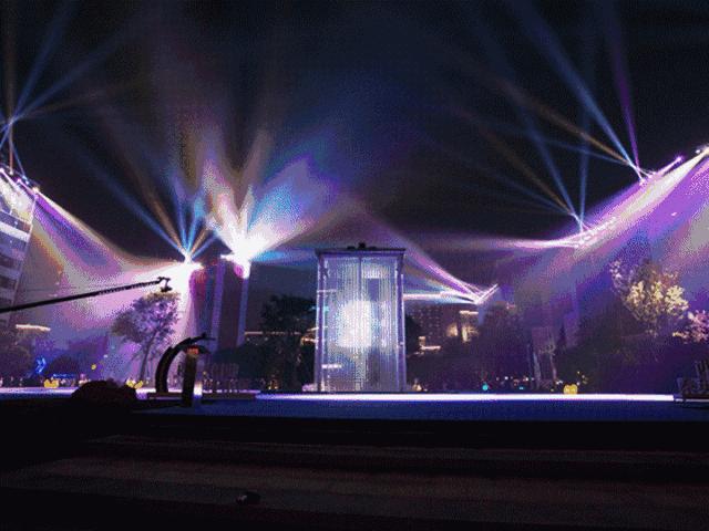 百万大学青年免费狂欢!AJ鞋展、街球大神空降,超多福利拿到手软!