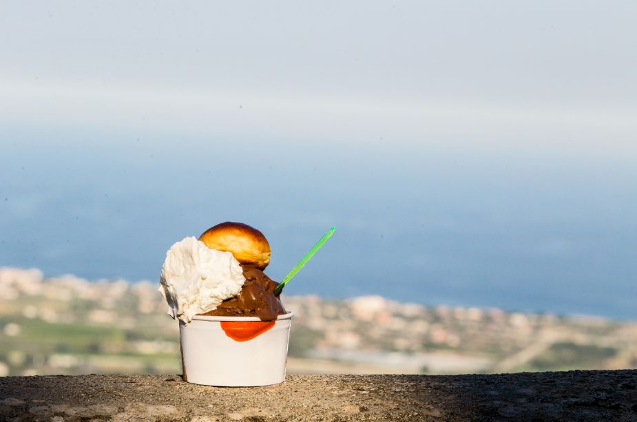 百万大学青年免费狂欢!AJ鞋展、街球大神空降,超多福利拿到手软!