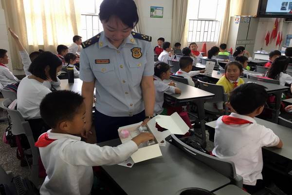 小学生消防科普知识宣讲小视频,消防课堂小学生