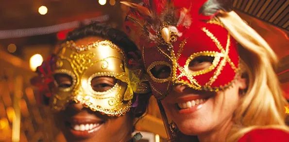 邮轮旅行更多的是以船上体验为主,国际邮轮旅行者绝佳海岸之旅