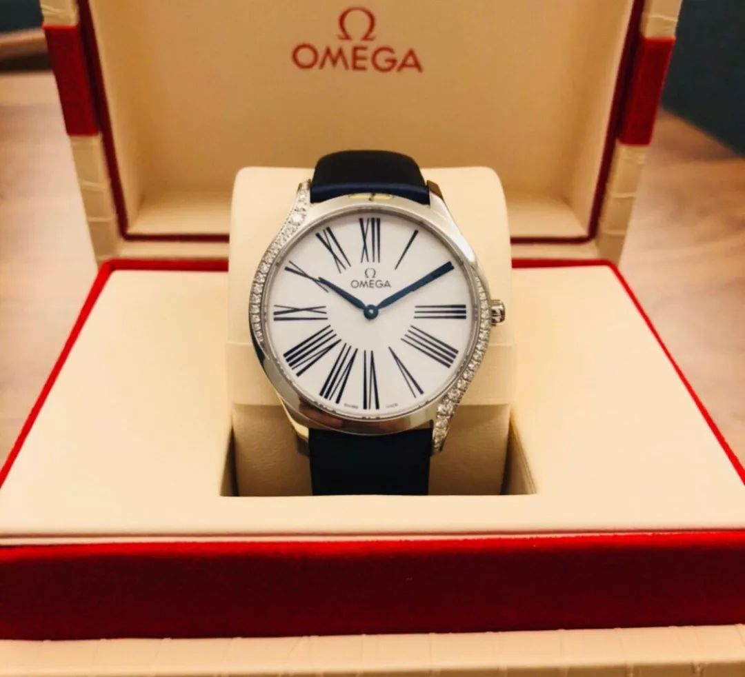 优雅的女人戴名表,名表和包包档次对比