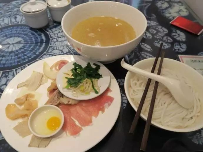 昆明北市区最正宗的过桥米线,昆明潮玩城