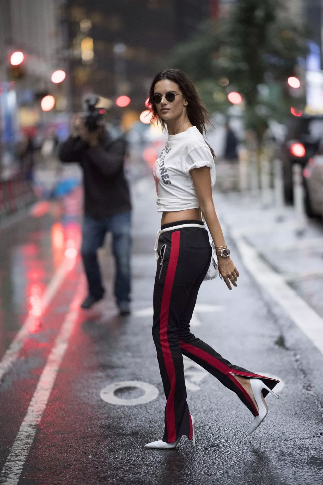 时髦人的夏天，从裤腿开衩开始