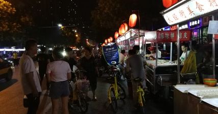 鲜城探店|夏季来临，庄里最火爆的人气夜市约起来！五大美食街一网打尽！人均不到50元吃个遍！