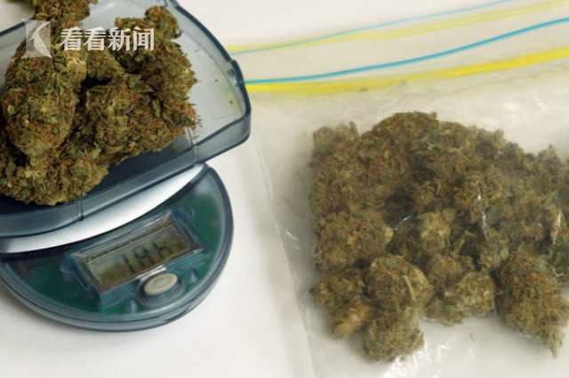 男子藏枪走火,男子裤子里藏毒