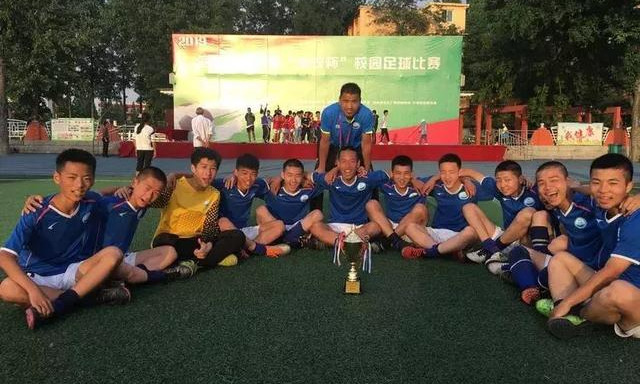 光山县慧泉中学足球队征战第四届“市长杯”侧记