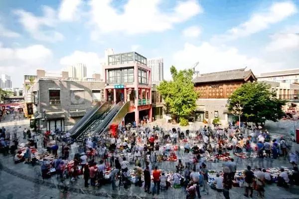 周末也交易！书迷们双休日到这里来“淘书”吧！不仅能淘到旧书，还可以交易古钱币