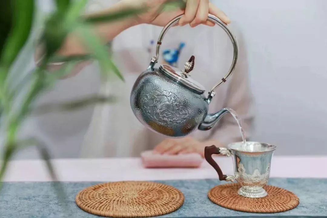 喝茶的人为啥要去品茶啊,喝茶的人为什么要买好多器具