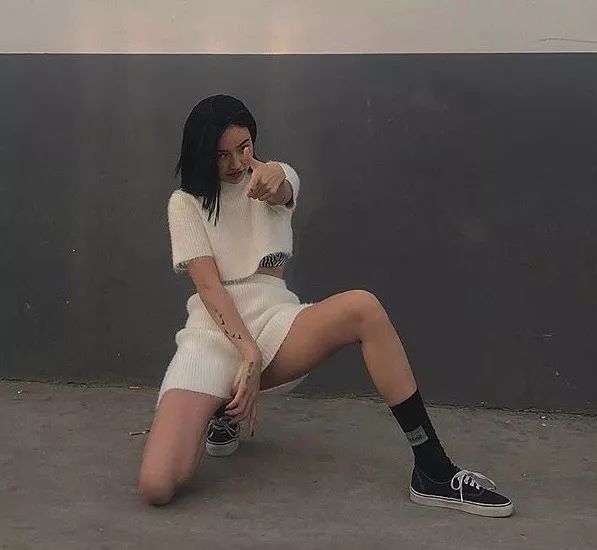 保姆级拍照姿势很火,保姆级拍照动作教程