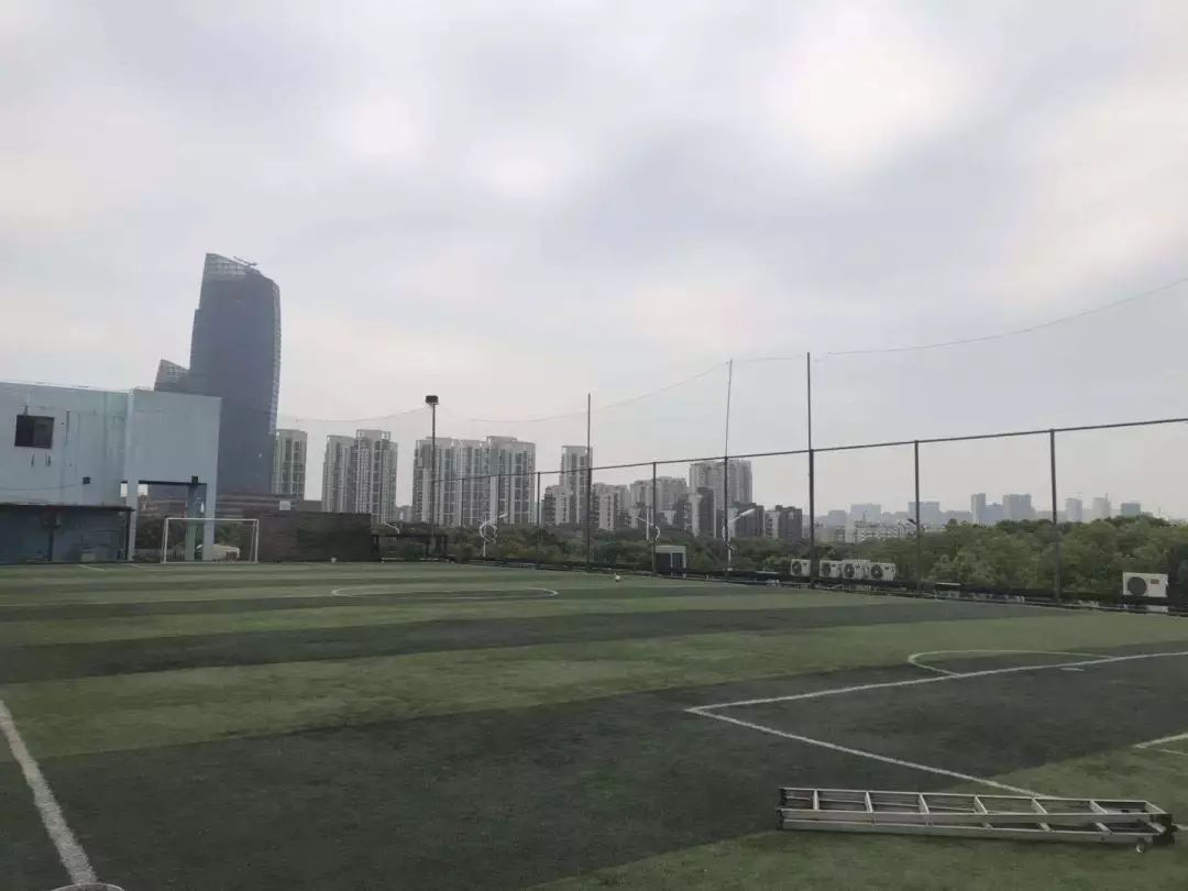 澄海外砂空中足球场,厦边社区空中足球场