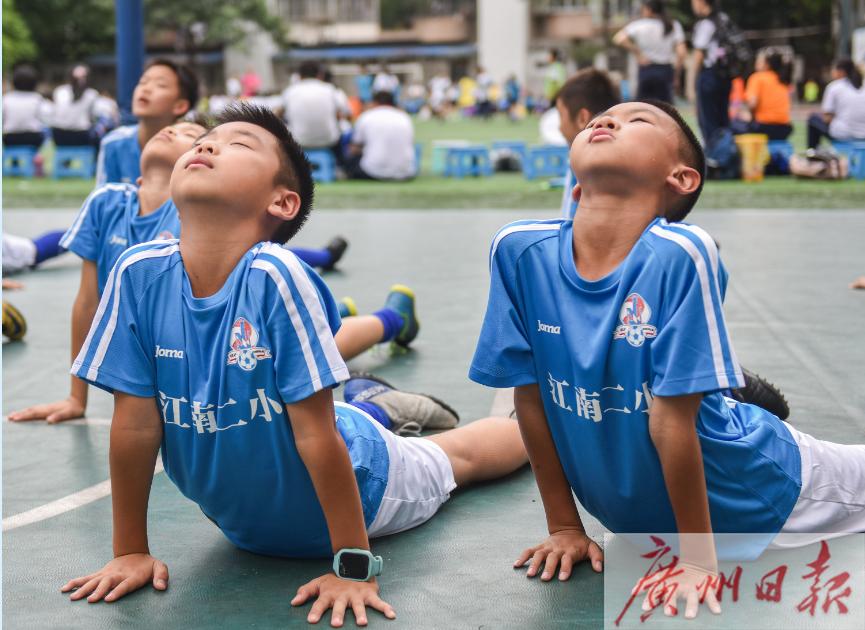 踢出“世界波”的小学生是他！经常对着真人墙练任意球