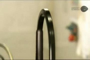 锁怎么一提就锁上呢,锁怎么弄才能从里面反锁不了