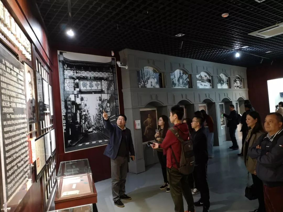 开办中国首家西服店，给毛*东泽**、周恩来做中山装，这个“裁缝”得多牛！