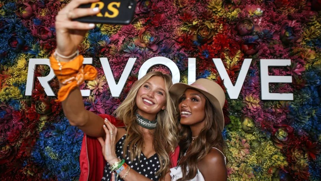 美国网红电商RevolveIPO在即，估值达12亿美元；唯品会或放弃奢侈品；凯特王妃喜爱的时装品牌Reiss将寻求出售