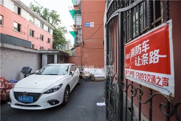 被邻居家车堵了怎么办,我家的路被别人堵上了该怎么办