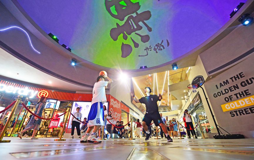 一波广告牌引爆天津，高街硬核登场玩转神级营销