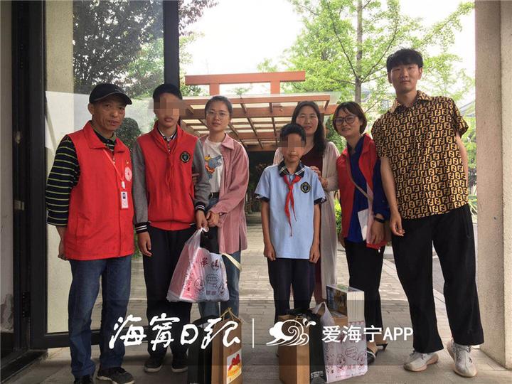 今天，海宁有61个小朋友收到神秘礼物，圆“小小心愿”